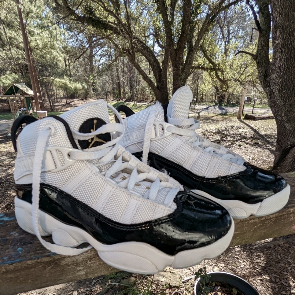 Black and white size 12c Boys 6 string JORDANS.